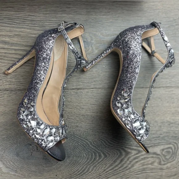 JEWEL BADGLEY MISCHKA Conroy T-Strap Evening Sandals